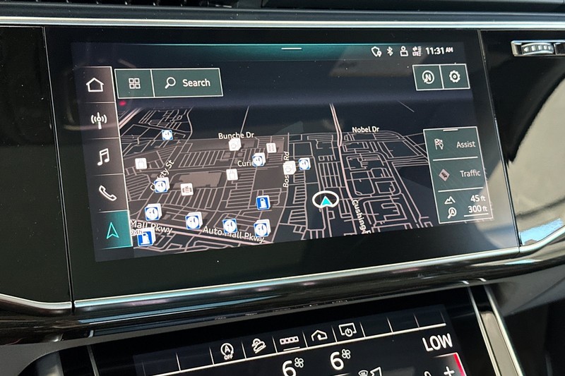 Audi Q7 Vehicle Full-screen Gallery Image 20