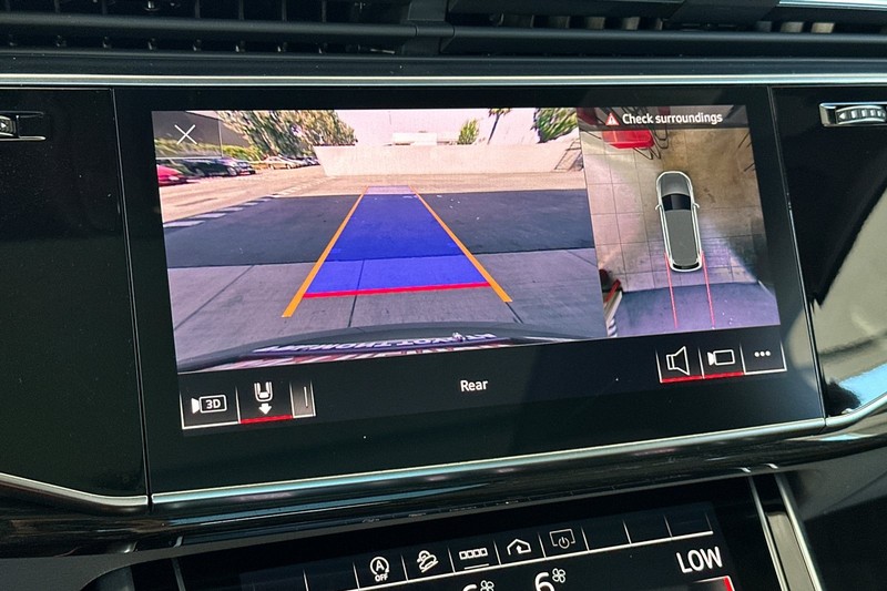 Audi Q7 Vehicle Full-screen Gallery Image 21