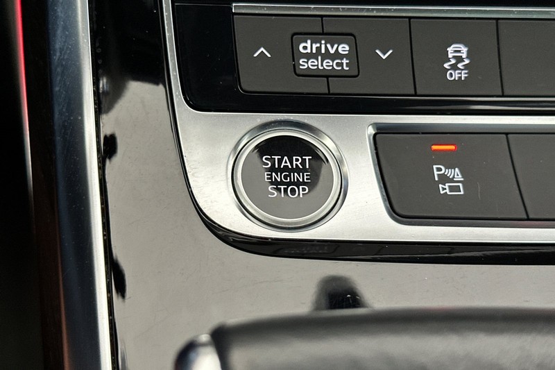 Audi Q7 Vehicle Full-screen Gallery Image 24