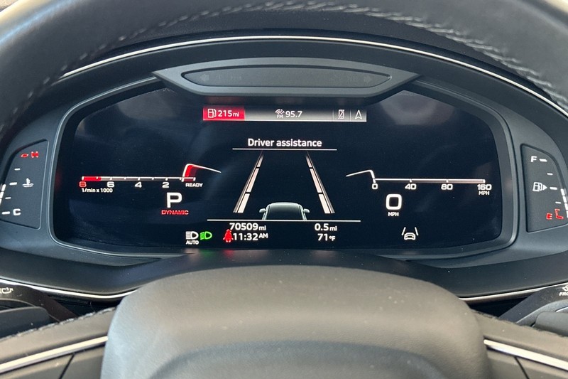 Audi Q7 Vehicle Full-screen Gallery Image 26