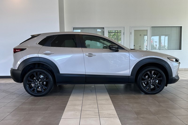 Mazda CX-30 Vehicle Full-screen Gallery Image 03
