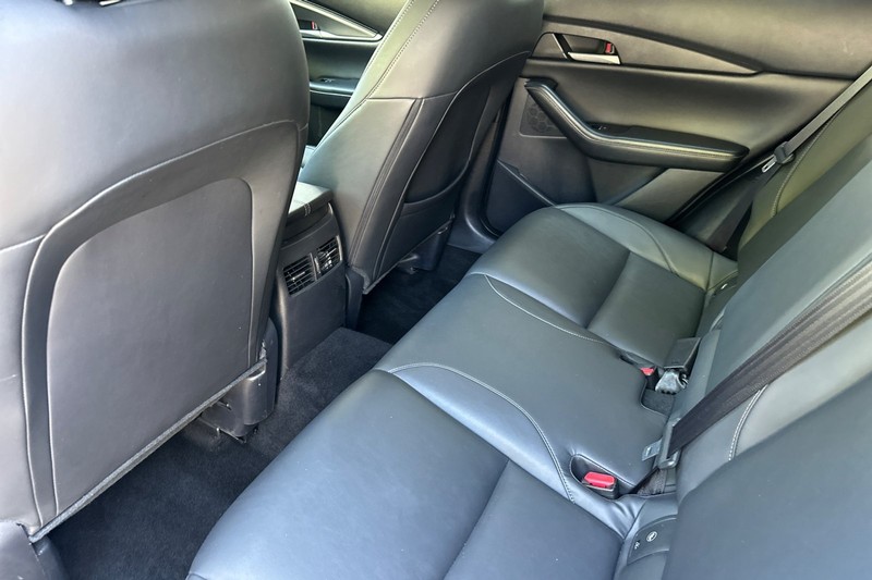 Mazda CX-30 Vehicle Full-screen Gallery Image 12