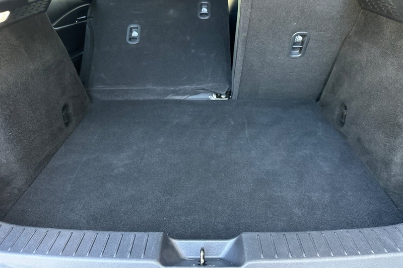 Mazda CX-30 Vehicle Full-screen Gallery Image 15
