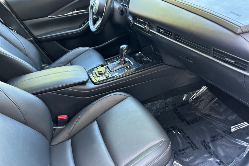 Mazda CX-30 Vehicle Full-screen Gallery Image 16
