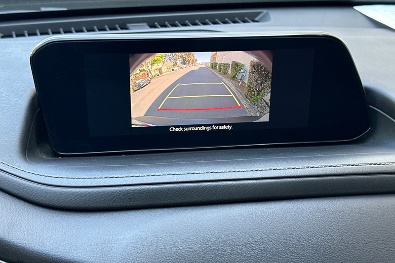 Mazda CX-30 Vehicle Full-screen Gallery Image 20