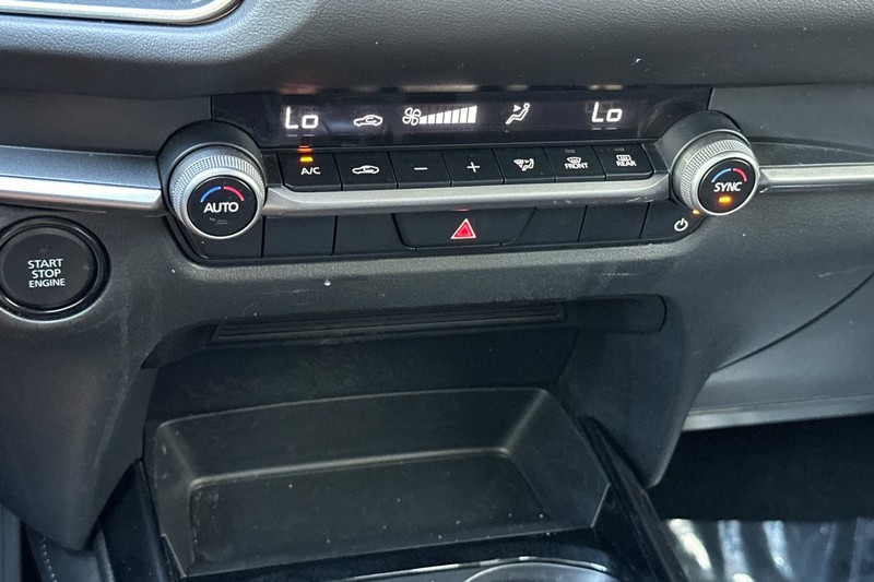 Mazda CX-30 Vehicle Full-screen Gallery Image 21
