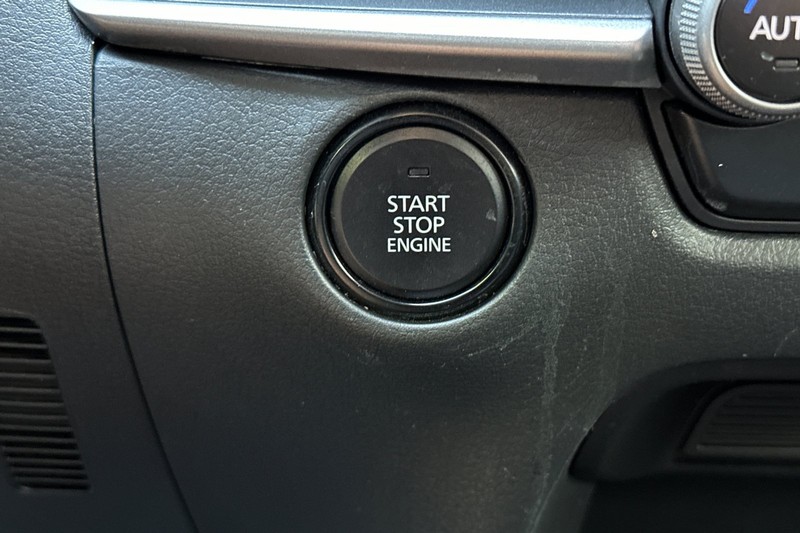 Mazda CX-30 Vehicle Full-screen Gallery Image 23
