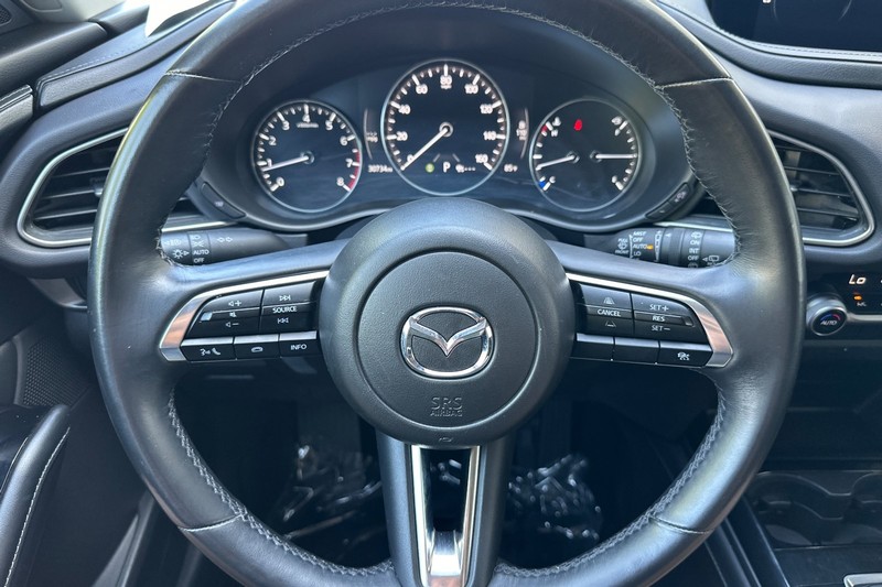 Mazda CX-30 Vehicle Full-screen Gallery Image 24
