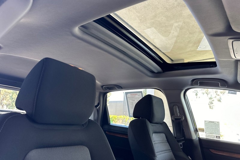 Honda CR-V Hybrid Vehicle Full-screen Gallery Image 17