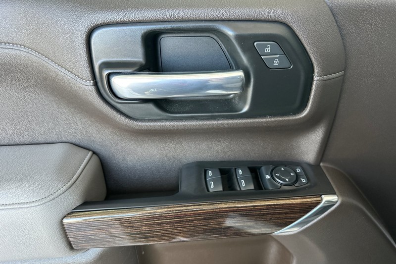 GMC Sierra 1500 Vehicle Full-screen Gallery Image 11