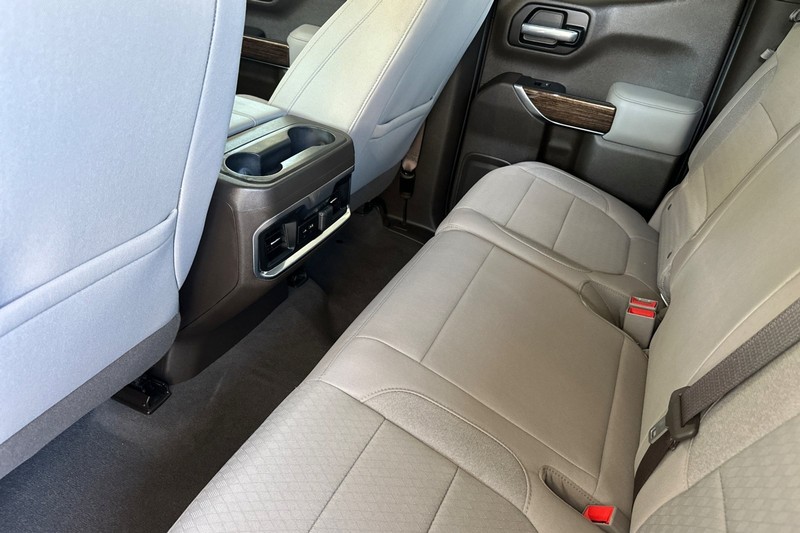 GMC Sierra 1500 Vehicle Full-screen Gallery Image 12