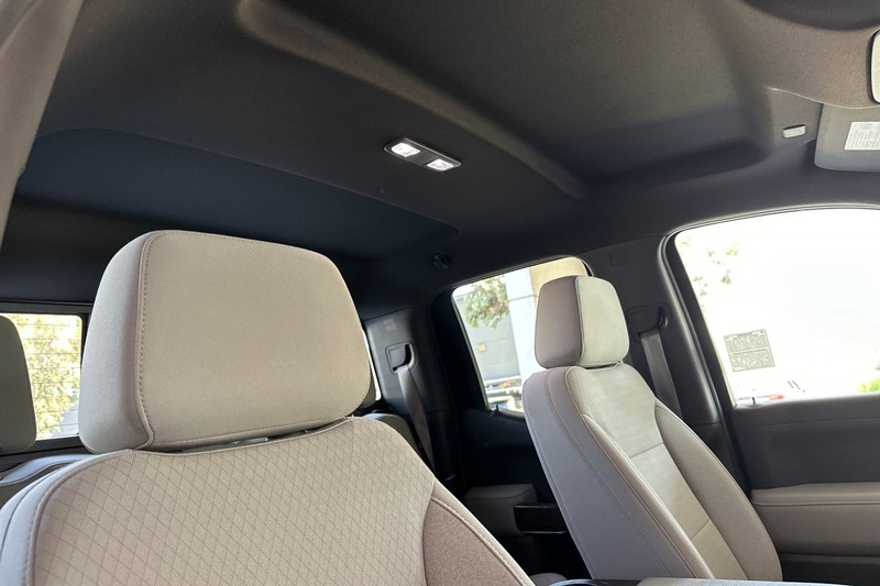 GMC Sierra 1500 Vehicle Full-screen Gallery Image 16
