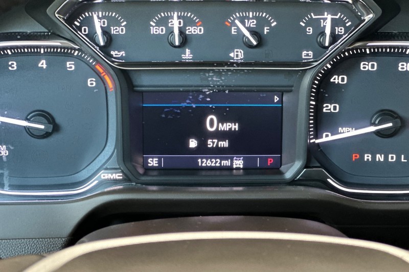GMC Sierra 1500 Vehicle Full-screen Gallery Image 24