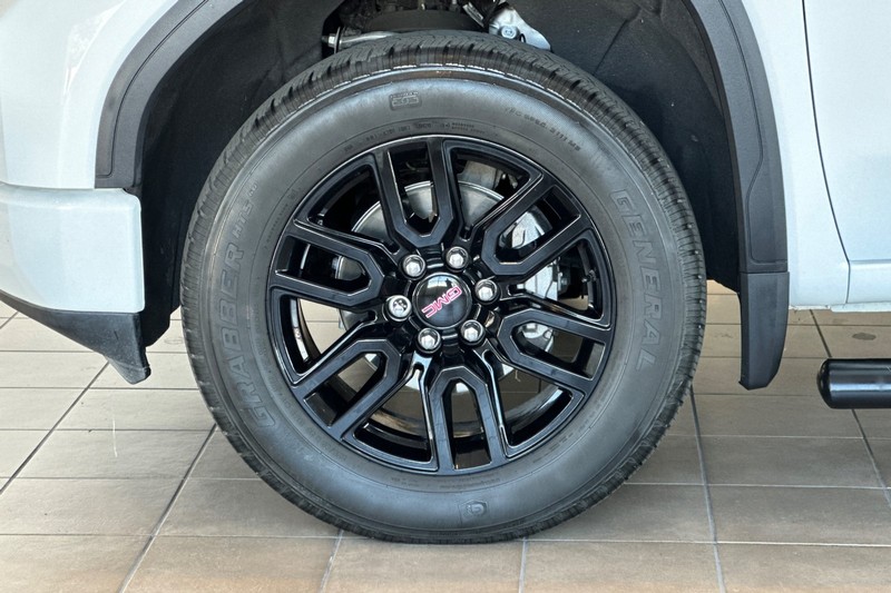GMC Sierra 1500 Vehicle Full-screen Gallery Image 25