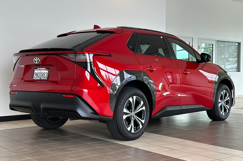 Toyota bZ4X Vehicle Full-screen Gallery Image 04