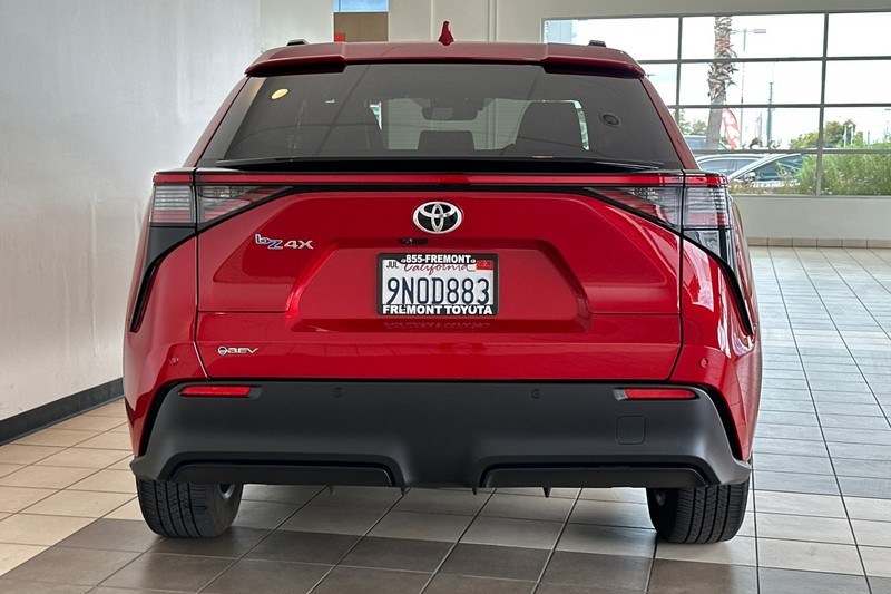 Toyota bZ4X Vehicle Full-screen Gallery Image 05