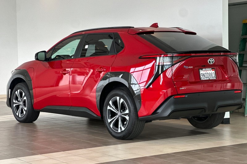 Toyota bZ4X Vehicle Full-screen Gallery Image 06