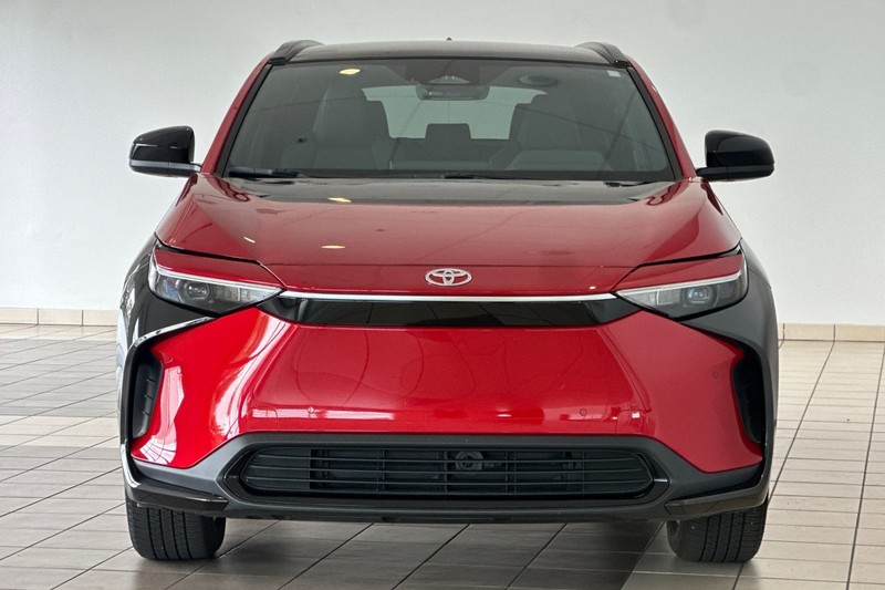 Toyota bZ4X Vehicle Full-screen Gallery Image 09