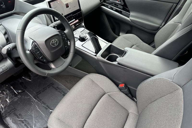 Toyota bZ4X Vehicle Full-screen Gallery Image 10