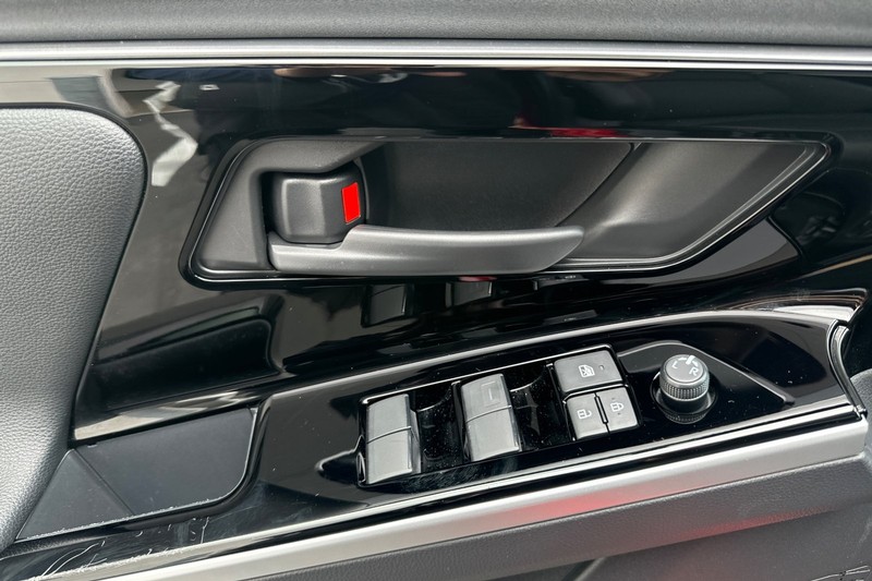 Toyota bZ4X Vehicle Full-screen Gallery Image 11
