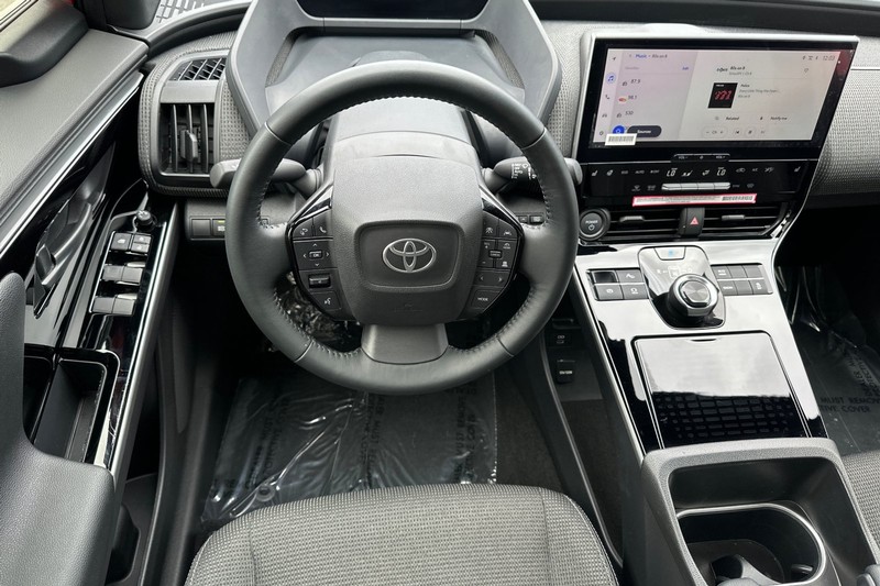 Toyota bZ4X Vehicle Full-screen Gallery Image 14
