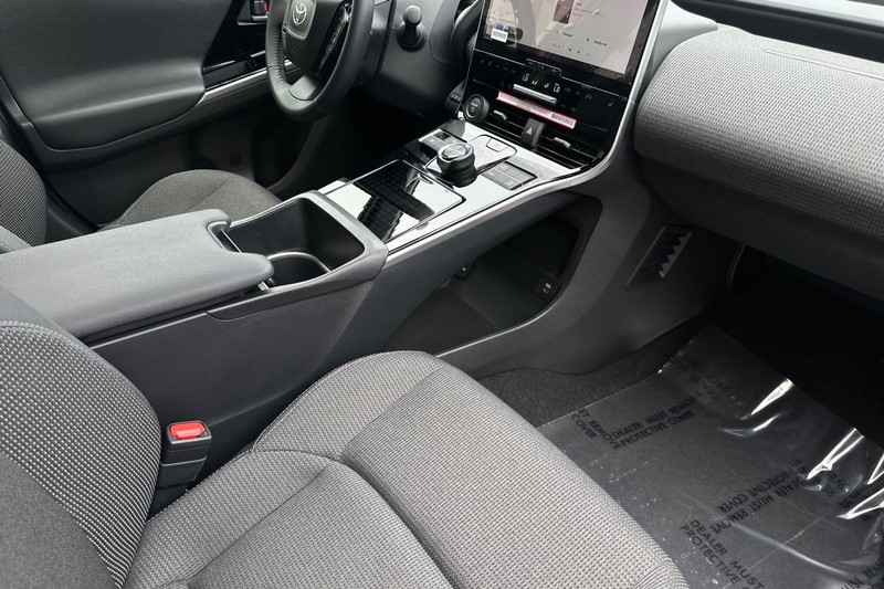 Toyota bZ4X Vehicle Full-screen Gallery Image 16