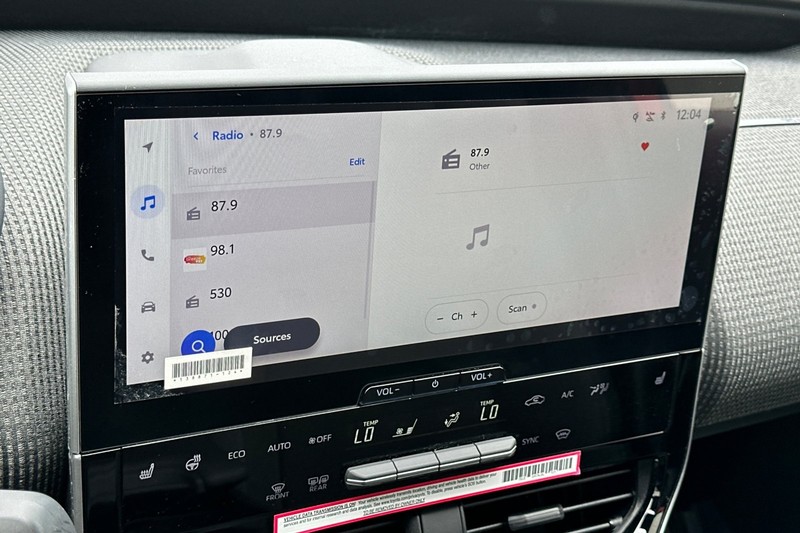 Toyota bZ4X Vehicle Full-screen Gallery Image 18