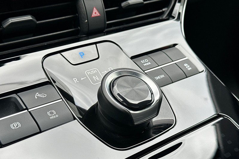 Toyota bZ4X Vehicle Full-screen Gallery Image 21
