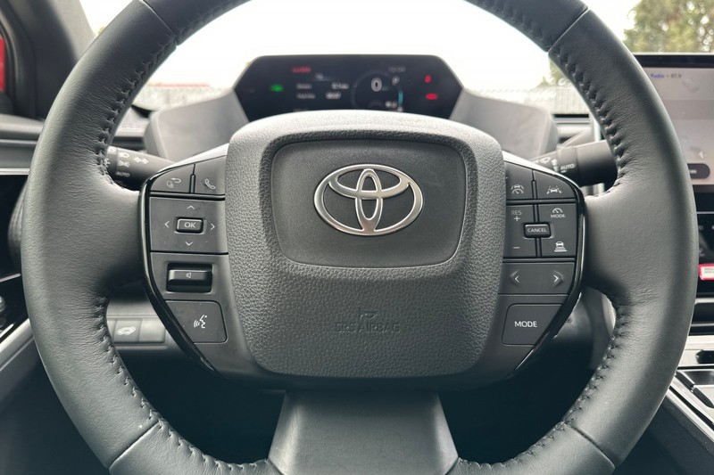 Toyota bZ4X Vehicle Full-screen Gallery Image 23