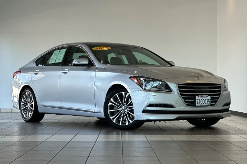 Hyundai Genesis Vehicle Full-screen Gallery Image 02