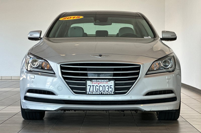 Hyundai Genesis Vehicle Full-screen Gallery Image 09
