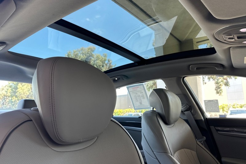 Hyundai Genesis Vehicle Full-screen Gallery Image 16