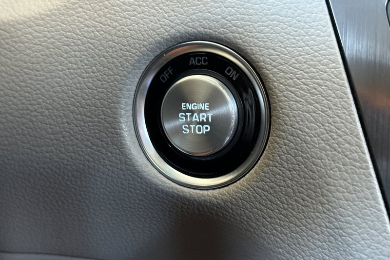 Hyundai Genesis Vehicle Full-screen Gallery Image 22