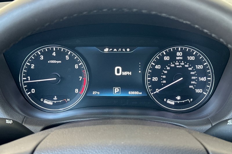 Hyundai Genesis Vehicle Full-screen Gallery Image 24