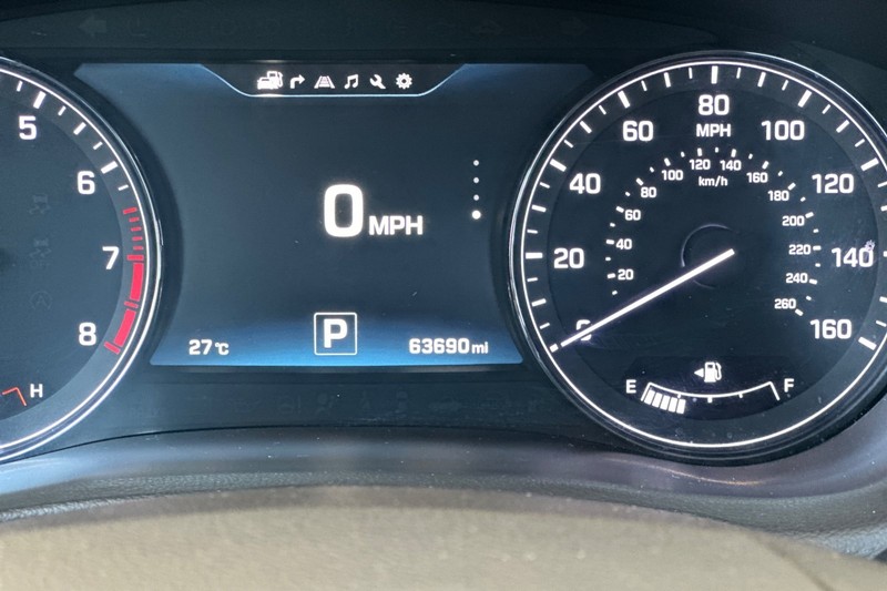 Hyundai Genesis Vehicle Full-screen Gallery Image 25