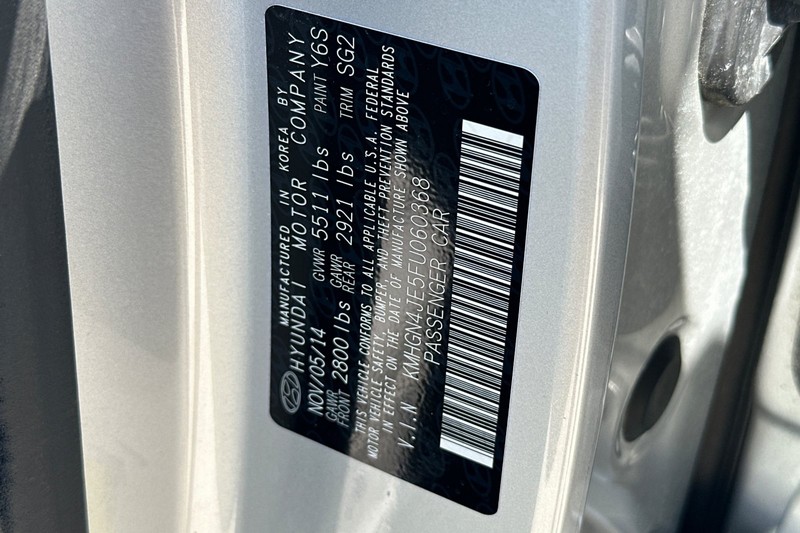 Hyundai Genesis Vehicle Full-screen Gallery Image 29