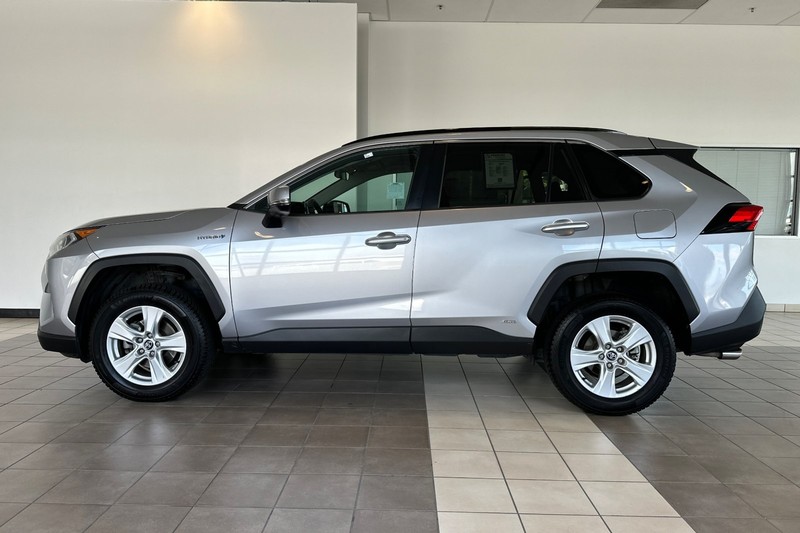 Toyota RAV4 Hybrid Vehicle Full-screen Gallery Image 07