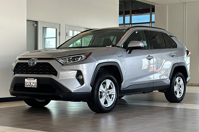 Toyota RAV4 Hybrid Vehicle Full-screen Gallery Image 08