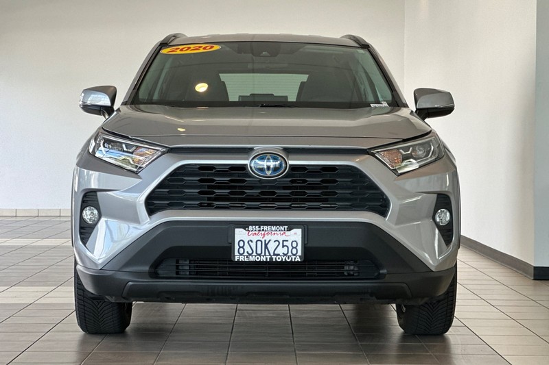 Toyota RAV4 Hybrid Vehicle Full-screen Gallery Image 09
