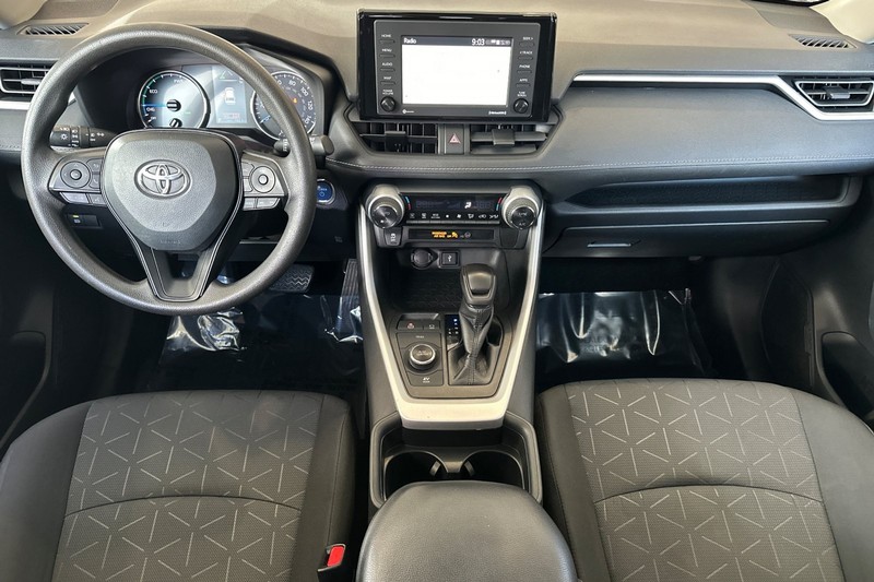 Toyota RAV4 Hybrid Vehicle Full-screen Gallery Image 13