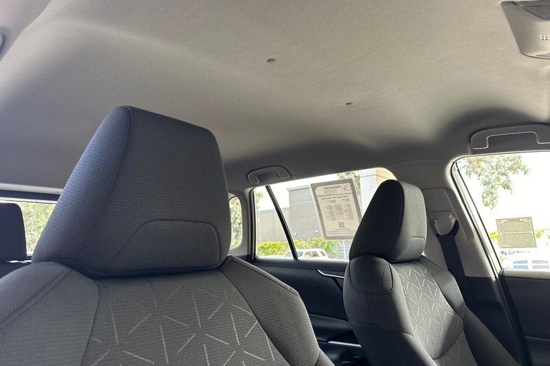 Toyota RAV4 Hybrid Vehicle Full-screen Gallery Image 17