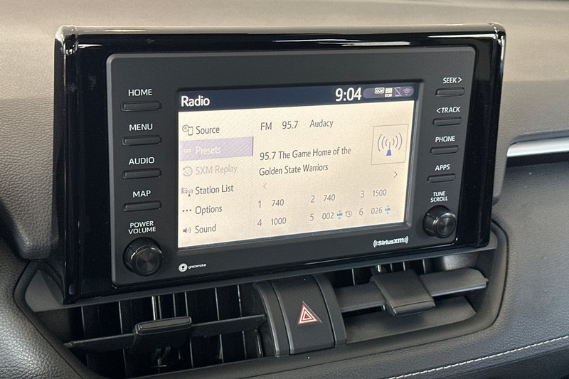 Toyota RAV4 Hybrid Vehicle Full-screen Gallery Image 18