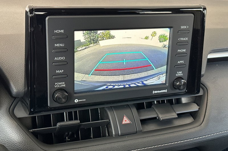 Toyota RAV4 Hybrid Vehicle Full-screen Gallery Image 19