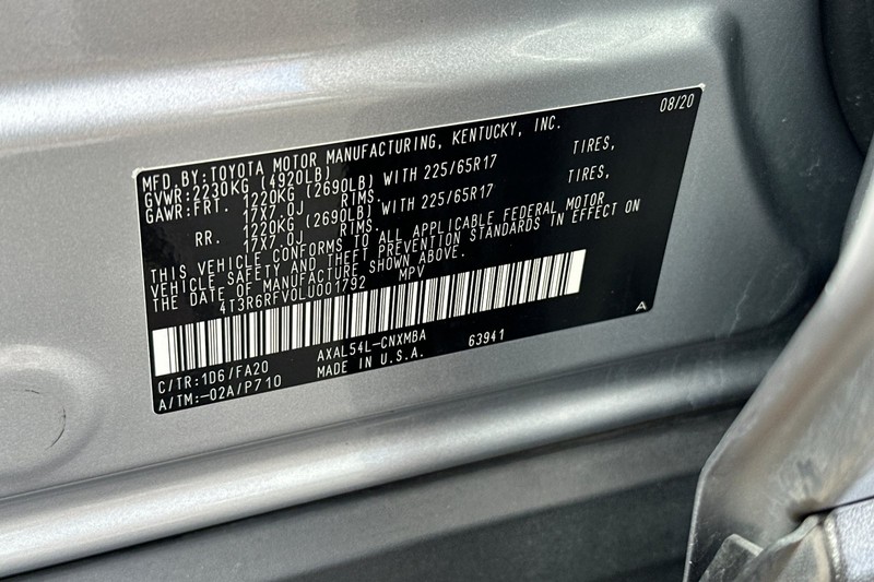 Toyota RAV4 Hybrid Vehicle Full-screen Gallery Image 29