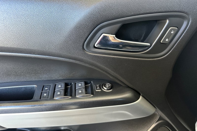 Chevrolet Colorado Vehicle Full-screen Gallery Image 11