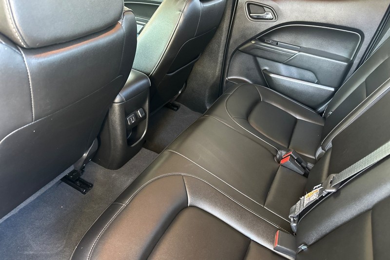Chevrolet Colorado Vehicle Full-screen Gallery Image 12