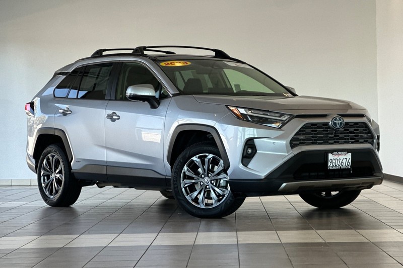 Toyota RAV4 Vehicle Full-screen Gallery Image 02