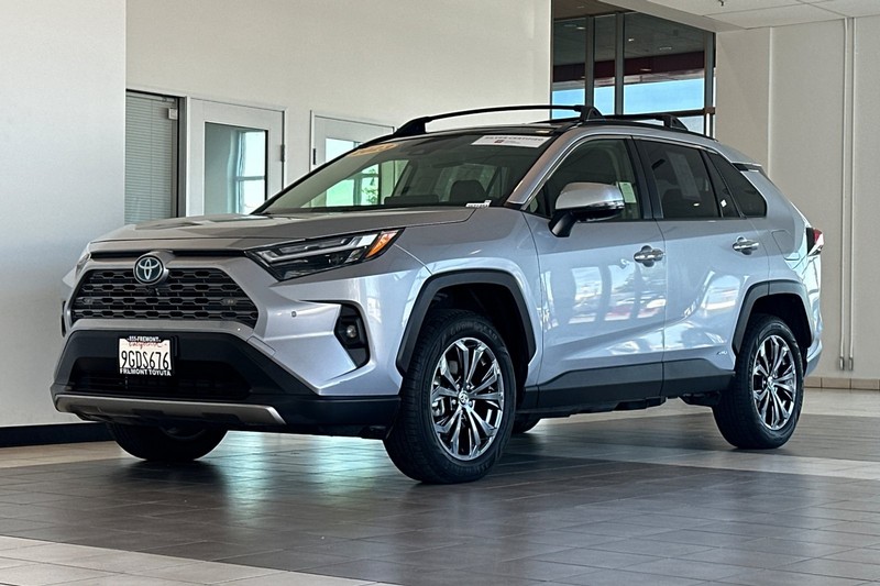 Toyota RAV4 Vehicle Full-screen Gallery Image 08