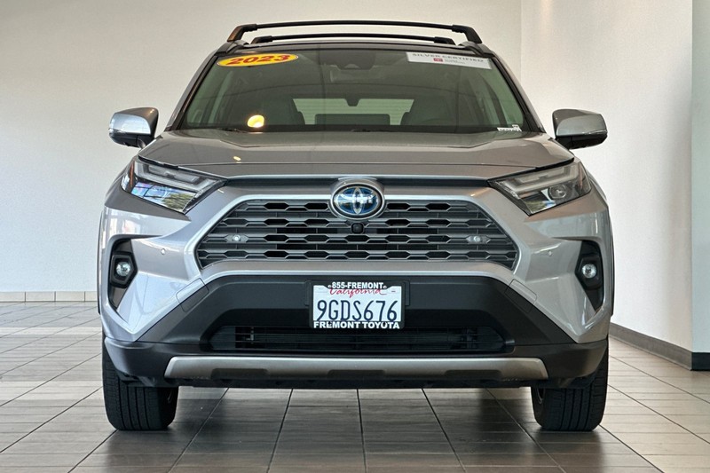 Toyota RAV4 Vehicle Full-screen Gallery Image 09