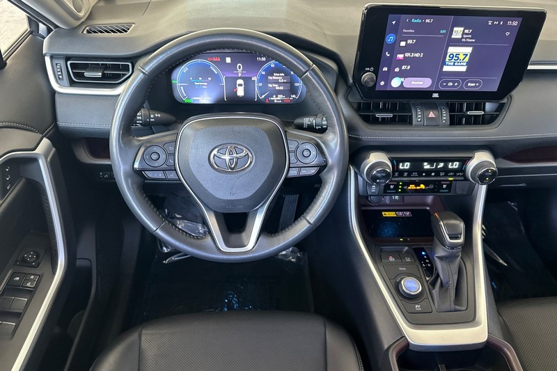 Toyota RAV4 Vehicle Full-screen Gallery Image 14